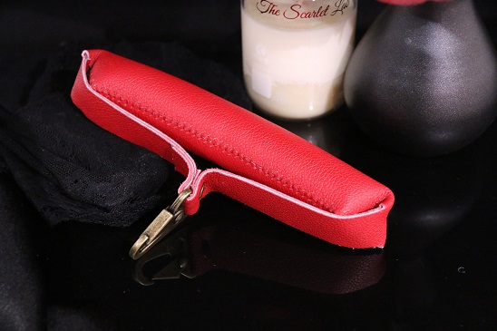 harness handle scarlet red